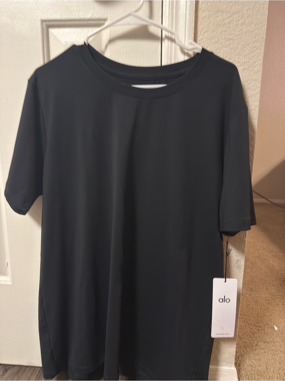 ALO Yoga Men's Black Short-Sleeve Crewneck Tee